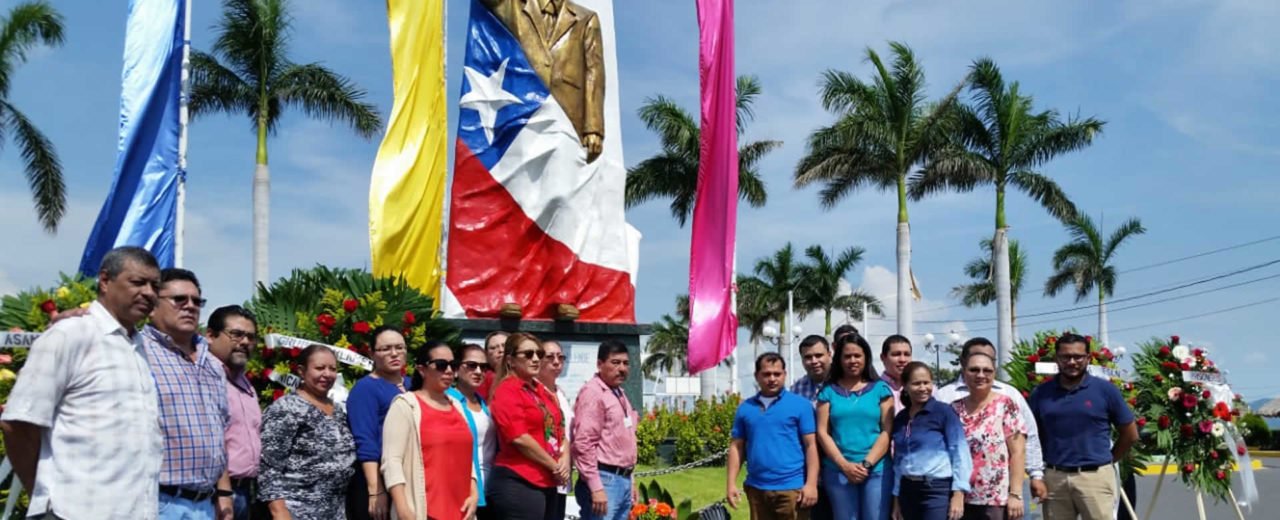 Depositan Ofrenda Floral En El Monumento De Salvador Allende Viva