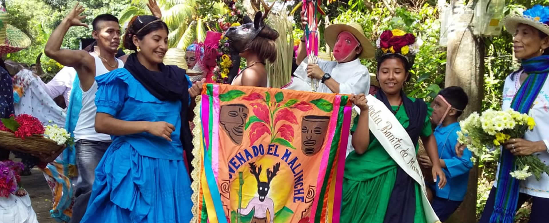 Familias De Masaya Participan En La Tradicional Cortada Del Palo Lucio