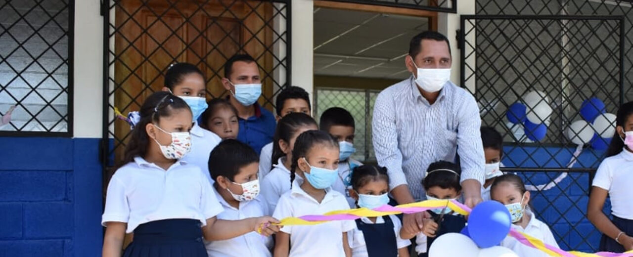 Estudiantes De Primaria Multigrado Reciben Obras De Mejoras En La