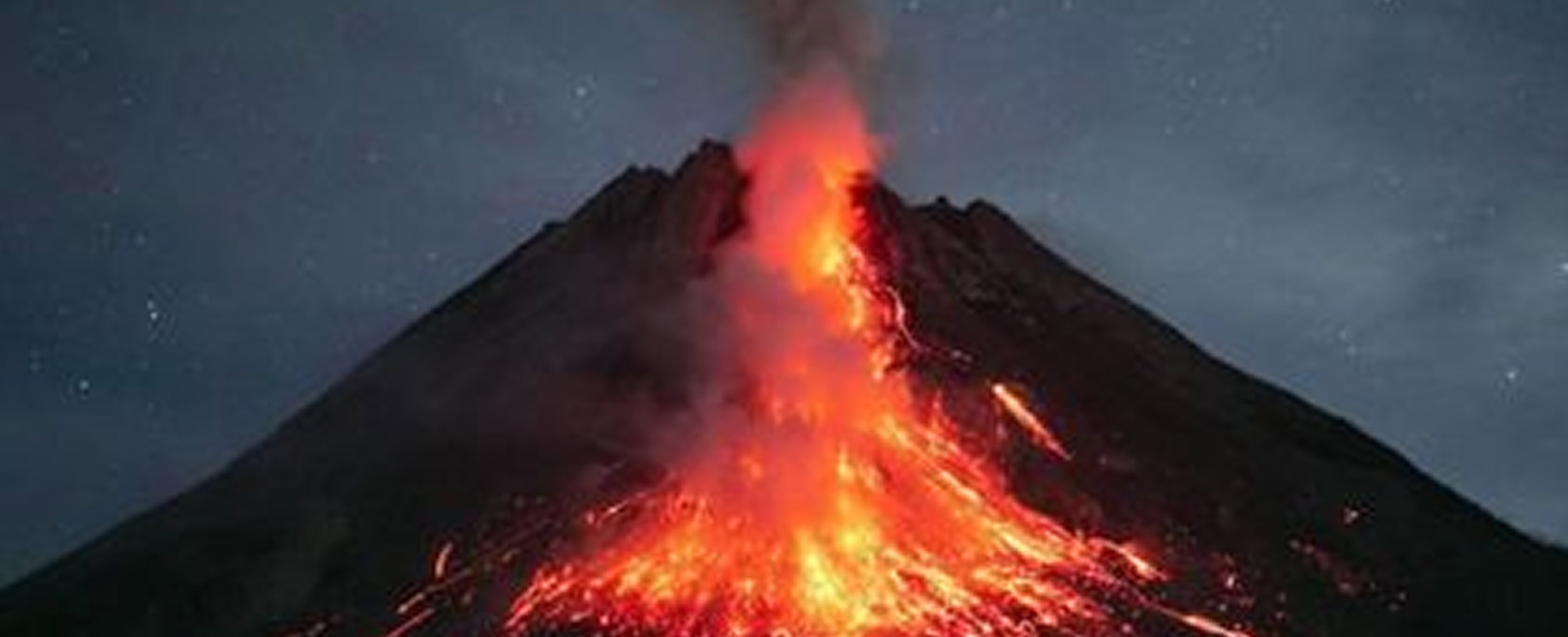 Indonesia reportan erupción del volcán Merapi uno de los más activos