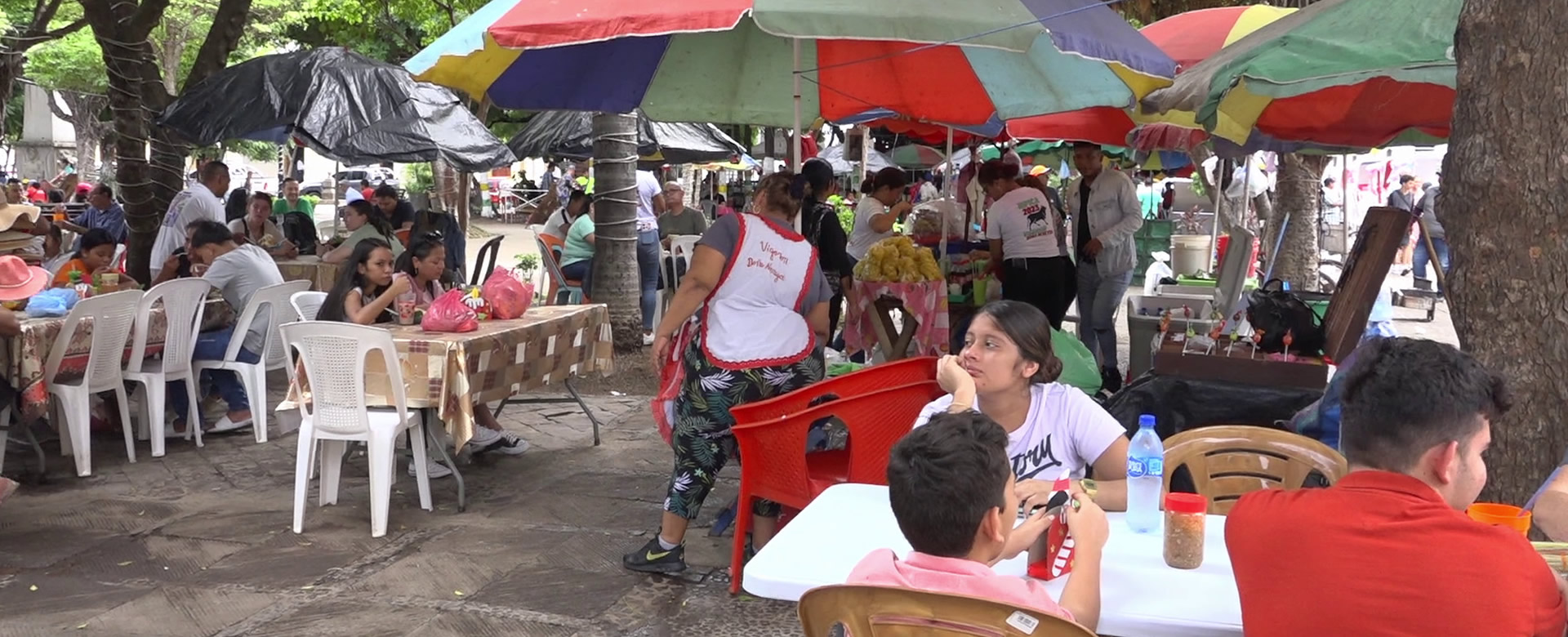 Familias nicaragüenses disfrutan de sus vacaciones en la ciudad