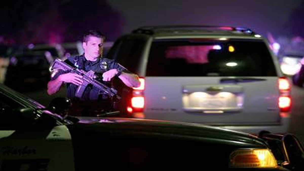 Muere un policía, otro herido en tiroteo en San Diego