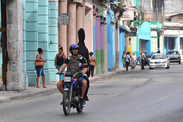 Cuba asimila la muerte de Fidel