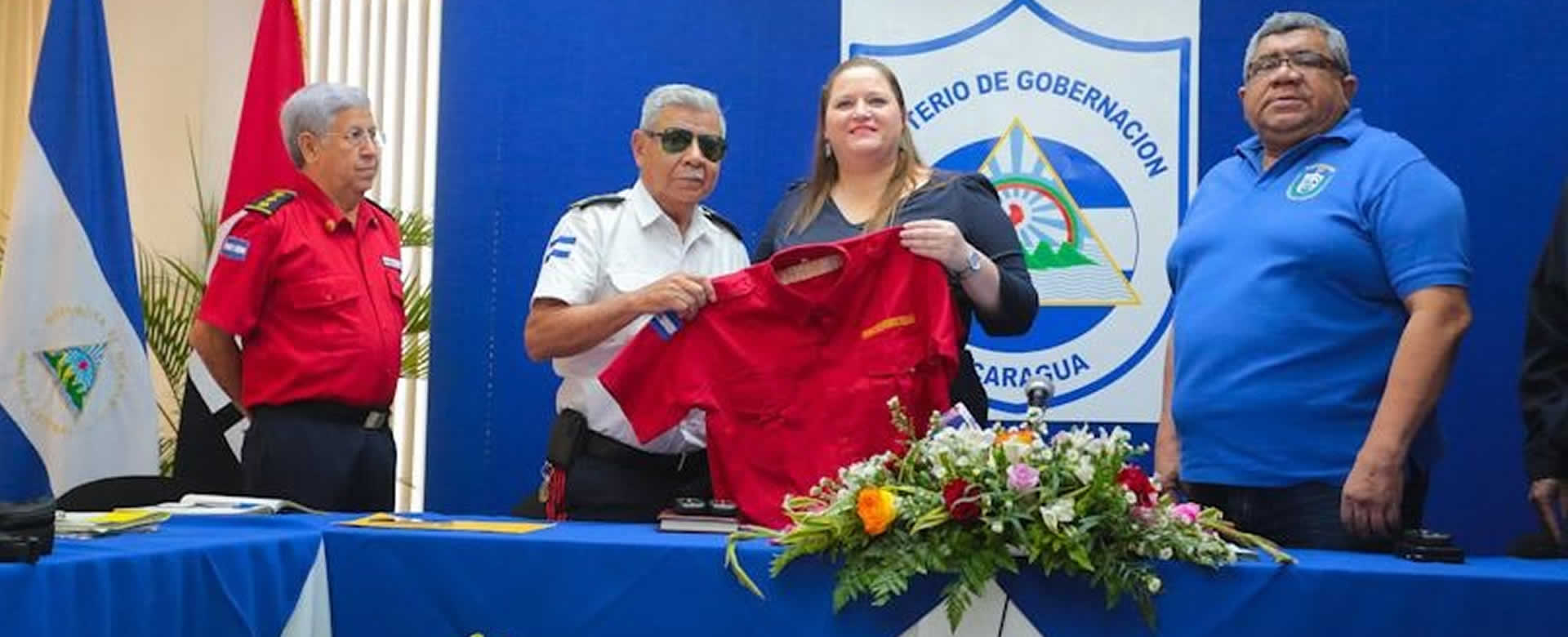 Ministerio de Gobernación entrega uniformes a la Federación de Cuerpo ...