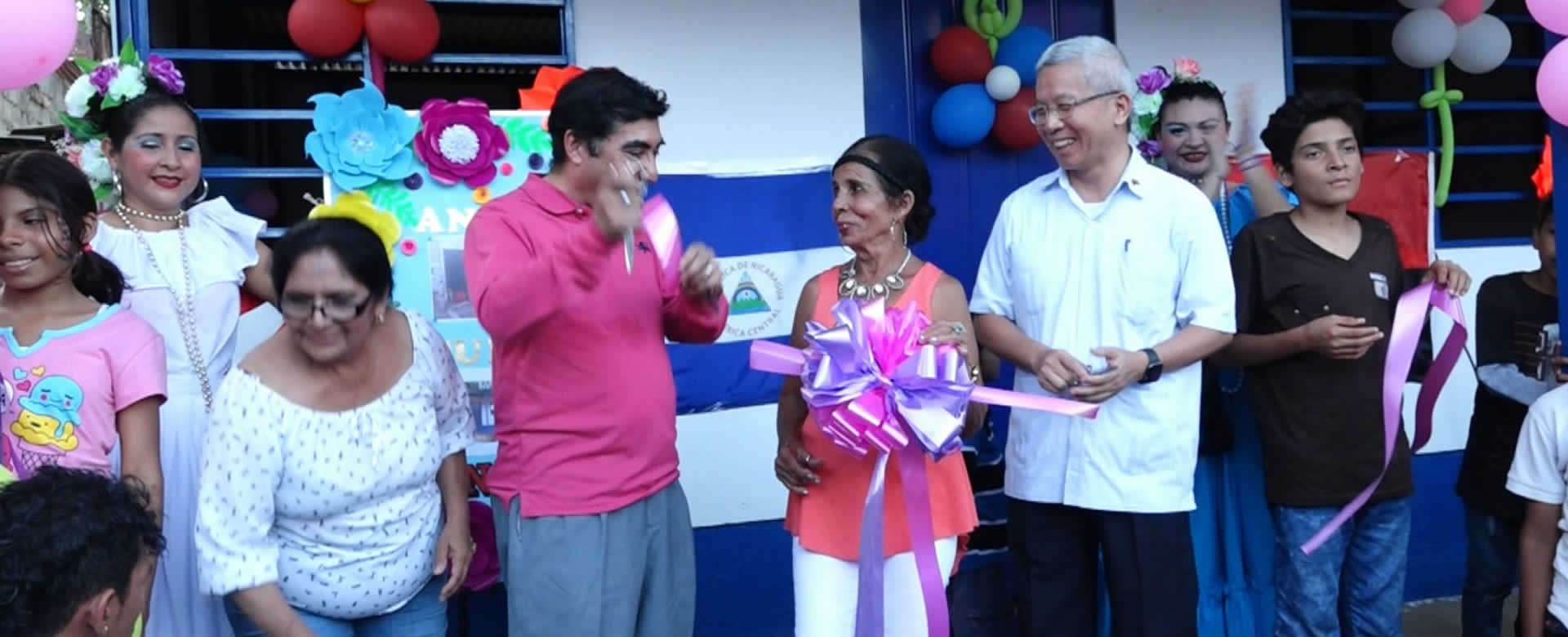 Familia del barrio Herlinda López recibe un nuevo hogar