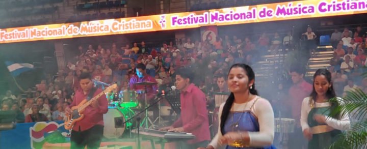Una sola voz alaba a Jesucristo en el Festival de Música Cristiana