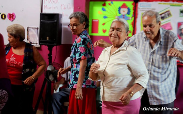 Adultos mayores celebran su día con un derroche de actividades culturales 