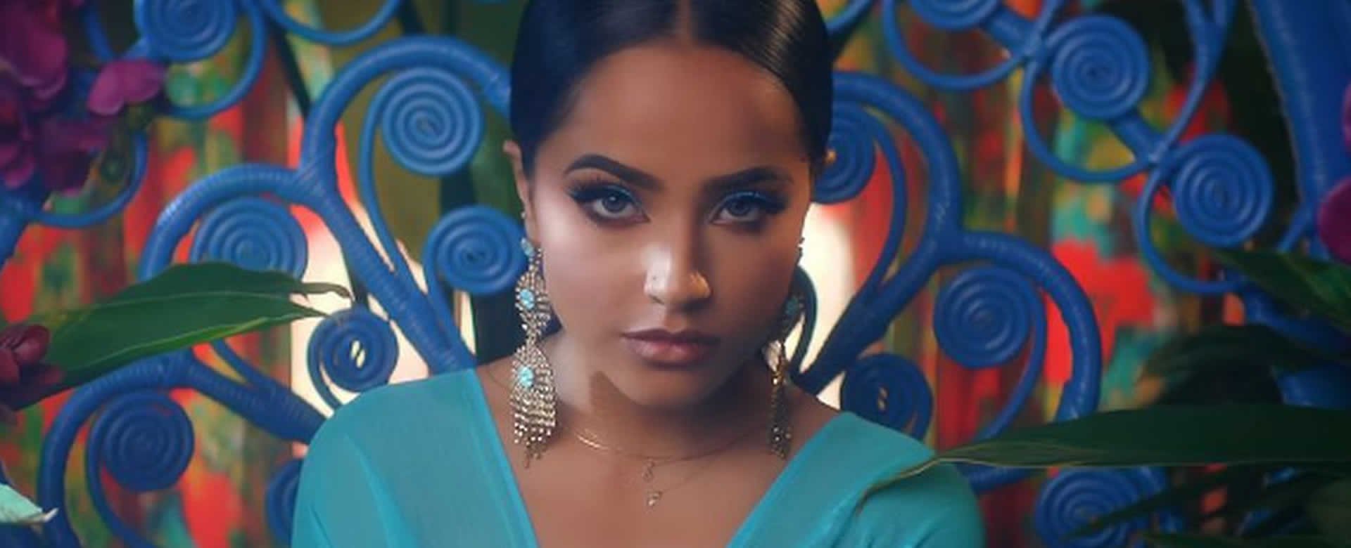 Becky G debuta con su primer álbum "Mala Santa"