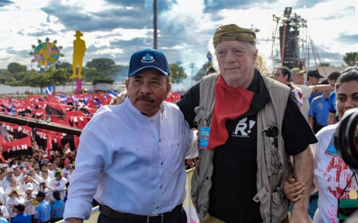 Brian Wilson junto al Comandante Presidente Daniel Ortega Saavedra