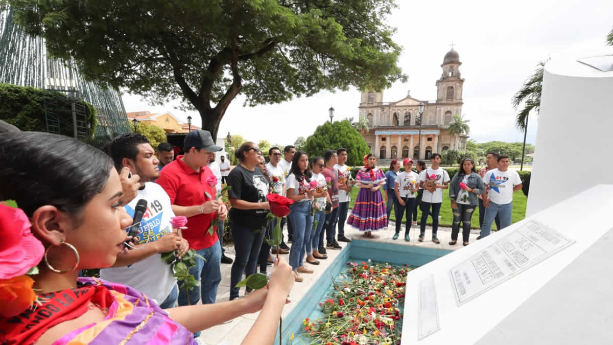 Padre de la Revolución es recordado en medio de flores y honor - Viva  Nicaragua Canal 13