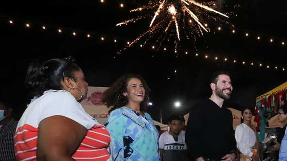Laureano Ortega y la alcaldesa de Managua, Reyna Rueda en la Feria del Comercio Navideño 2020