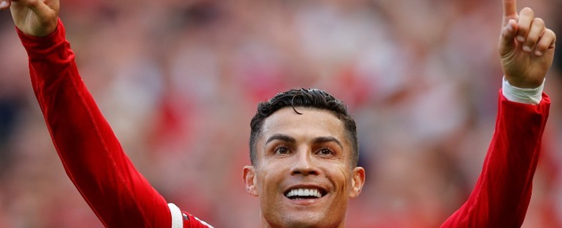 Cristiano Ronaldo returns to Manchester to clarify his future